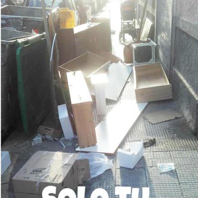 via bovio rifiuti ingombranti abbandonati sul marciapiedi bari