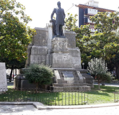 piazza della Repubblica trani monumento a giovanni bovio