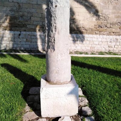 colonna romana lungomare imperatore augusto bari puglia