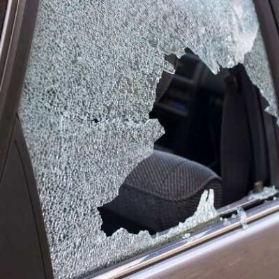 finestrino auto rotto(1)