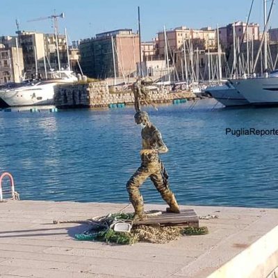 bisceglie monumento polpo porto
