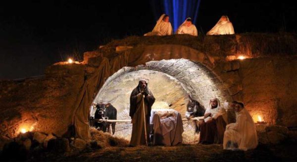 Presepe Natale.Natale 2018 A Canosa Di Puglia Con Il Presepe Vivente Di Oltre 300 Partecipanti E Natale In Archeologia Alla Scoperta Delle Bellezze Archeologiche Ed Enogastronomiche